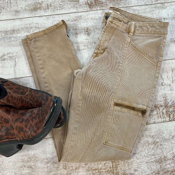 Slimming Canyon River Blues Cargo Jeans - Picture 1 of 7